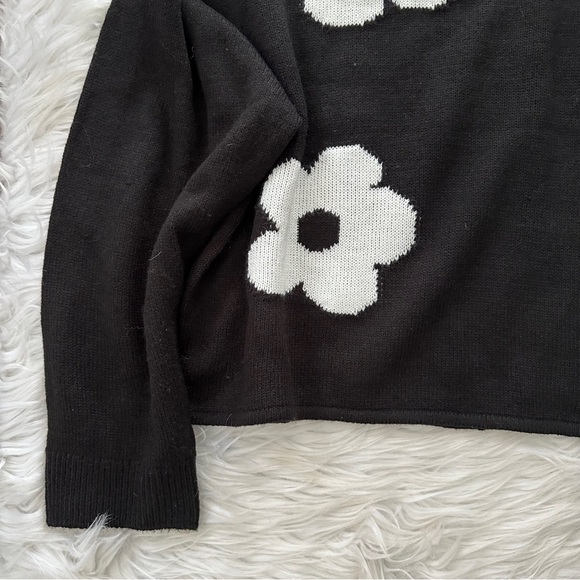 Divided black knit white mod floral mock neck crop sweater - Picture 2 of 10